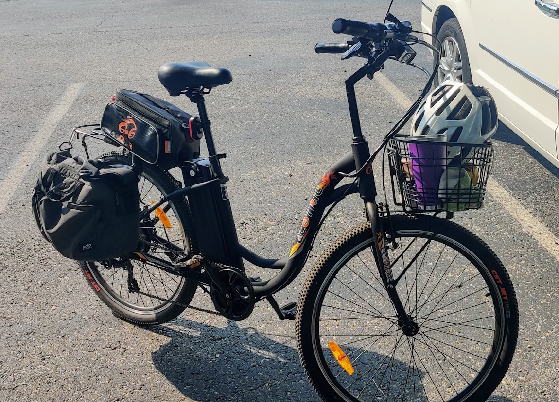 Ecotric Peacedove E-bike, loaded with cargo
