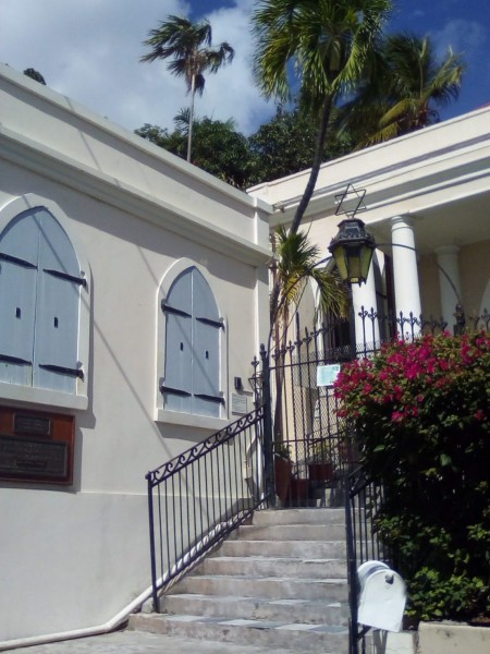 front door of Hebrew Congregation of St. Thomas